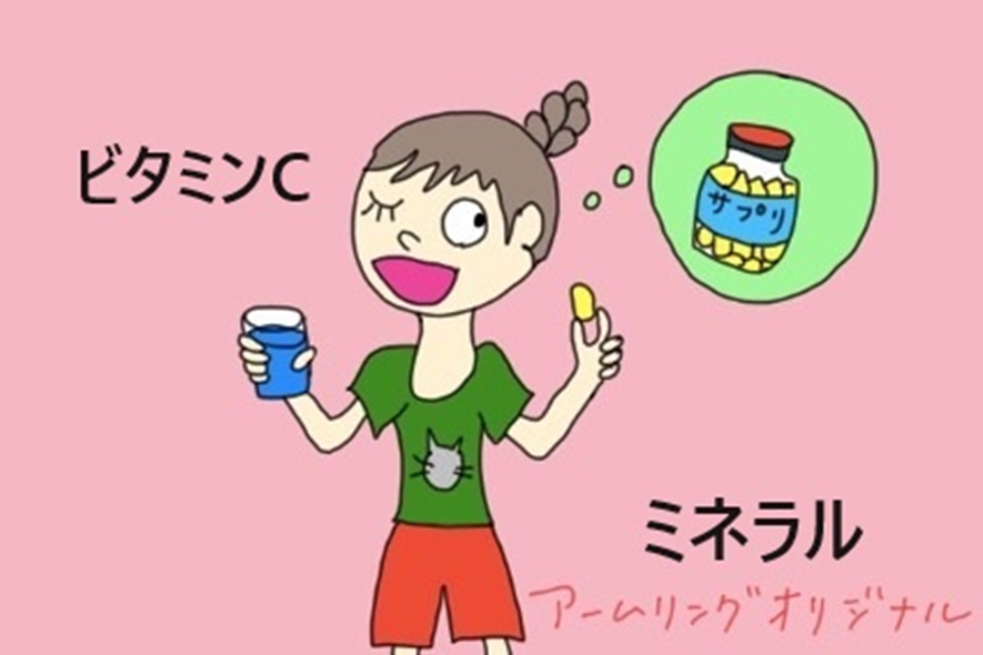 ビタミンサプリを飲む女性のイラスト